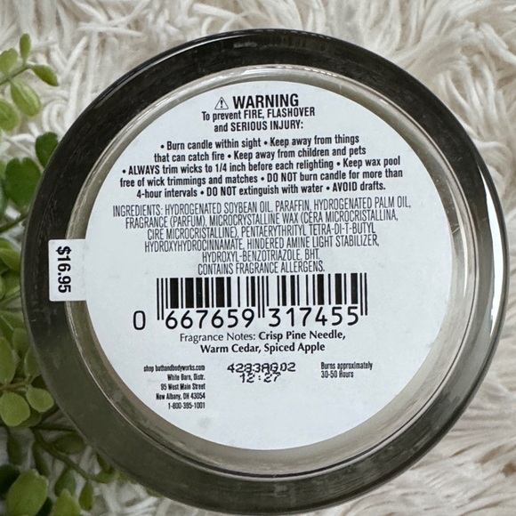 White Barn Tree Farm Candle 💗 Green & White - Picture 8 of 8